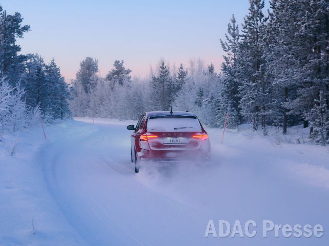 ADAC téli gumi teszt 2026 – abroncsok a tesztpályán